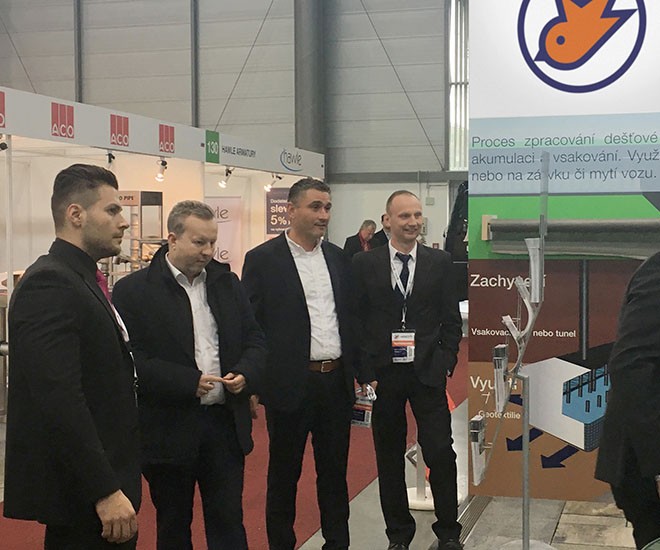 Návštěva ministra Brabce na veletrhu Ptáček